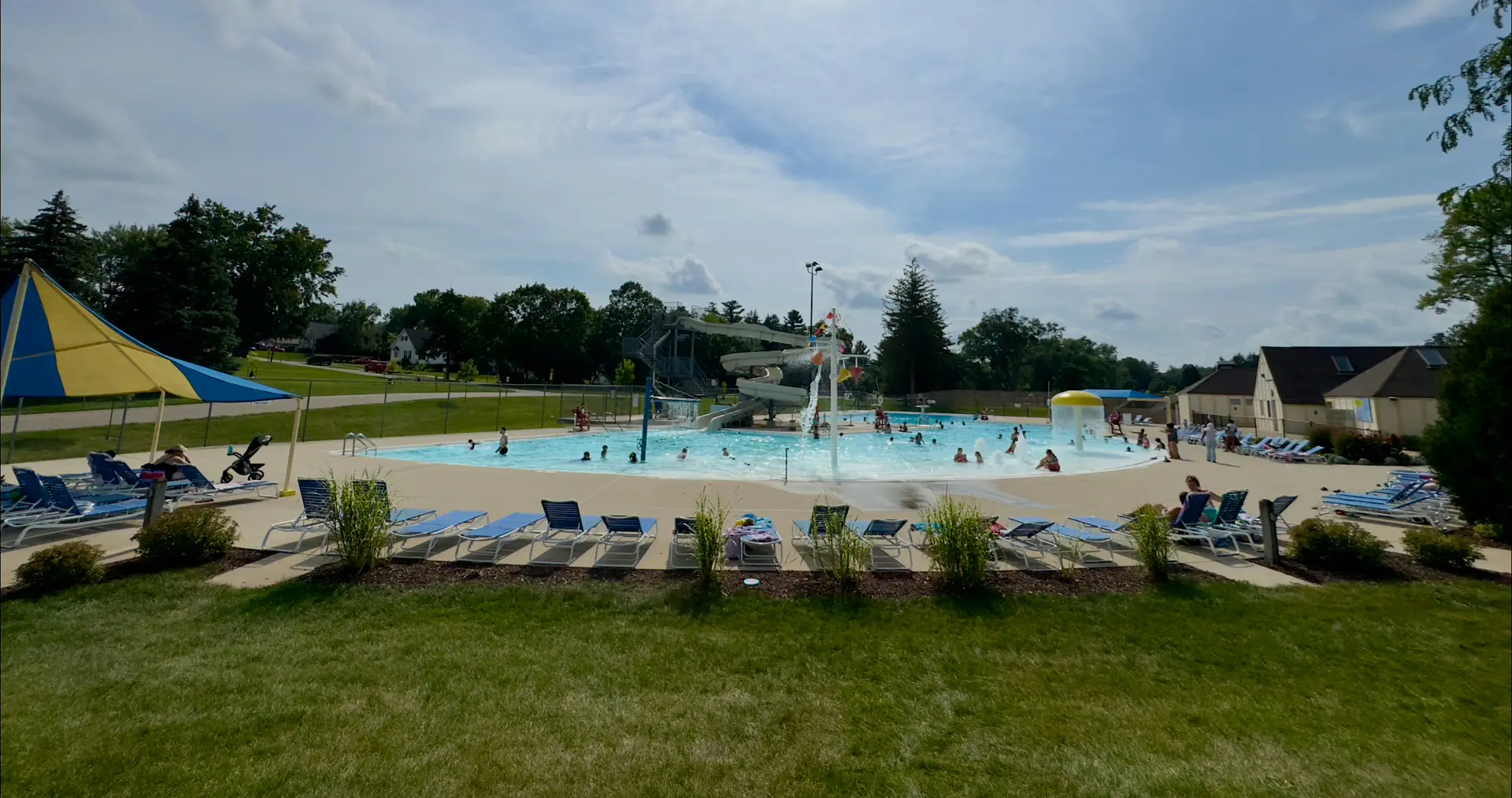 Read Park Family Aquatic Center pool and water-play area in Freeport.
