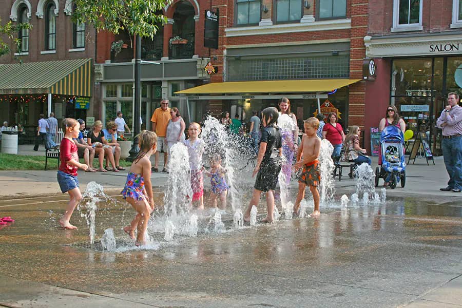 Downtown Knoxville seasonal fountain play area.