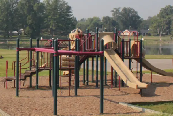 City Lake Park splash park and nearby playground area.